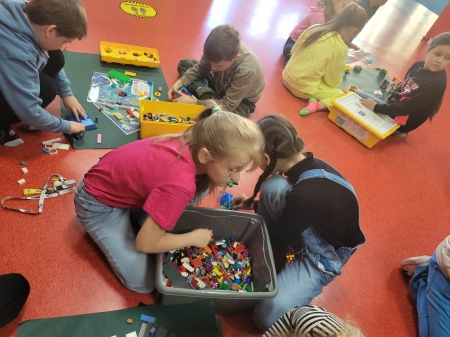 Wędrówki klasy 3b z klockami LEGO po Polsce
