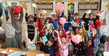 Walentynkowa poczta w Dniu Listonosza w klasie 2b