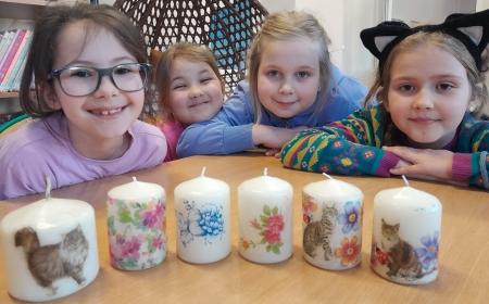 Mali artyści i kolorowe świeczki.