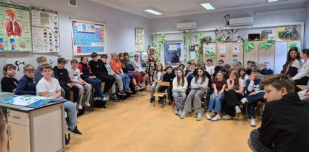 ''Kobieta wczoraj, dziś i jutro'' - podsumowanie projektu w klasach 6. - fotorelacja