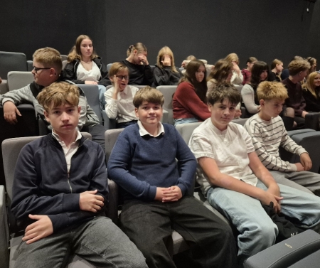 Niezłe ziółka z klasy 6a i 7b na Niezłych ziółkach w Teatrze Pleciuga